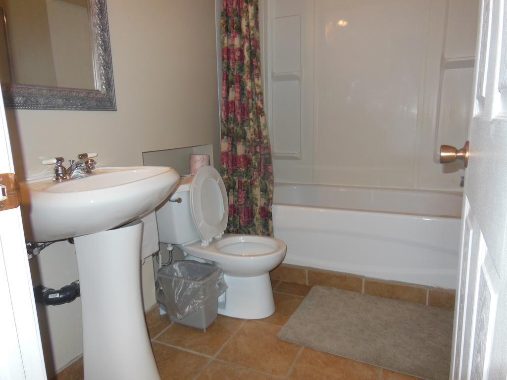 Kent Motel Chatham-Kent Екстериор снимка
