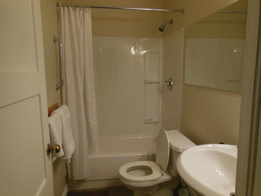 Kent Motel Chatham-Kent Екстериор снимка