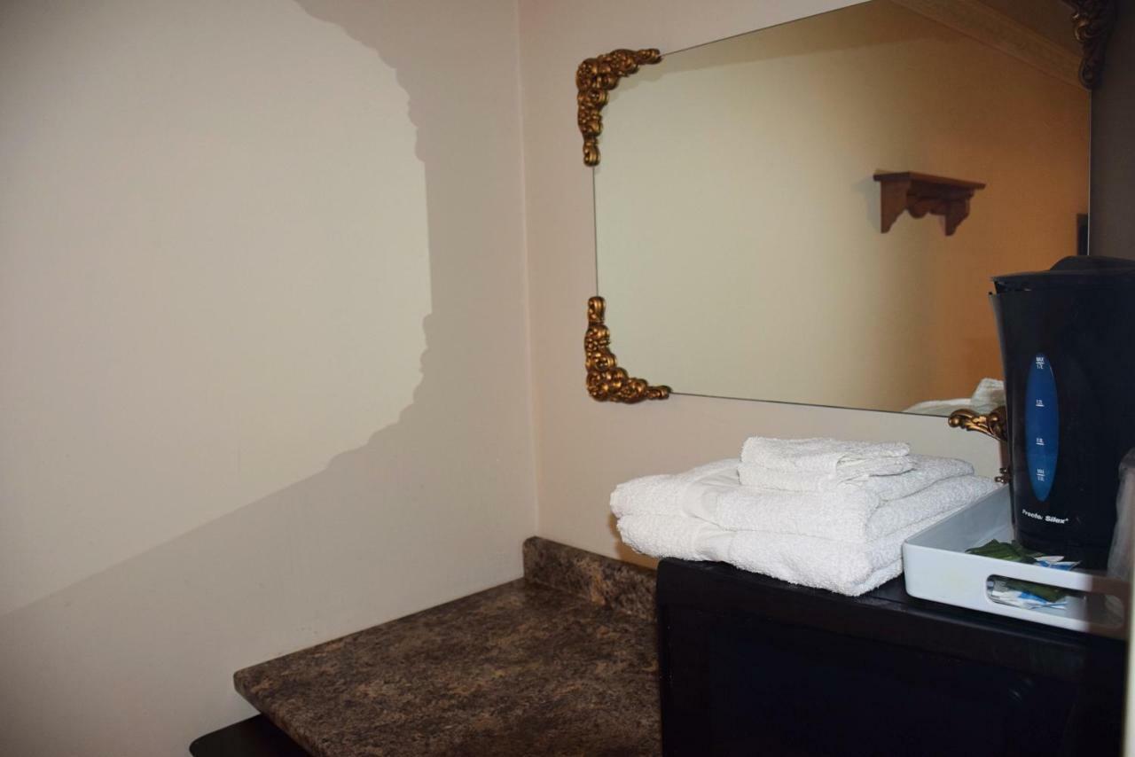 Kent Motel Chatham-Kent Екстериор снимка